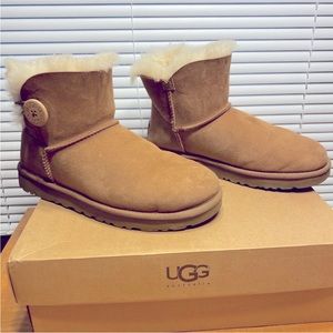 UGGS Mini Bailey Button II Boot- Chestnut- Tan, Used